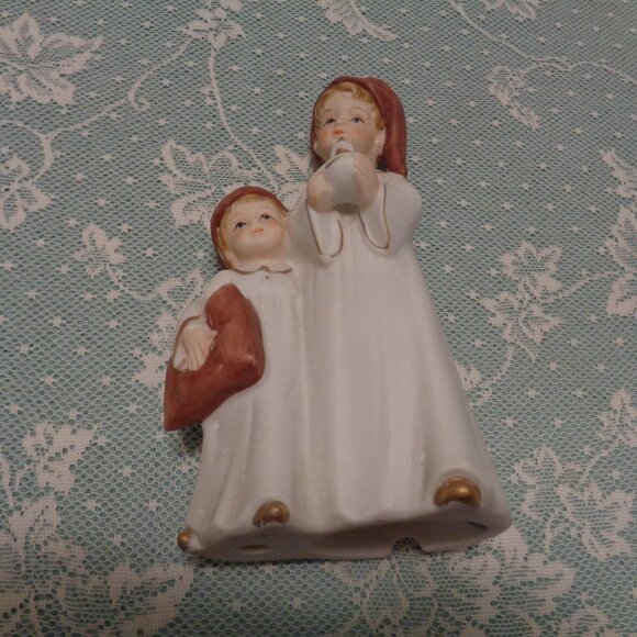 VINTAGE 2 SLEEPY CHILDREN POTTERY TOP OF A  SMALL LAMP - Picture 1 of 9